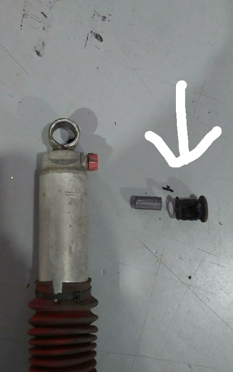 ハイエースバンのうすうす0.2mm・異音発生・？？？に関するカスタム事例の投稿画像3枚目