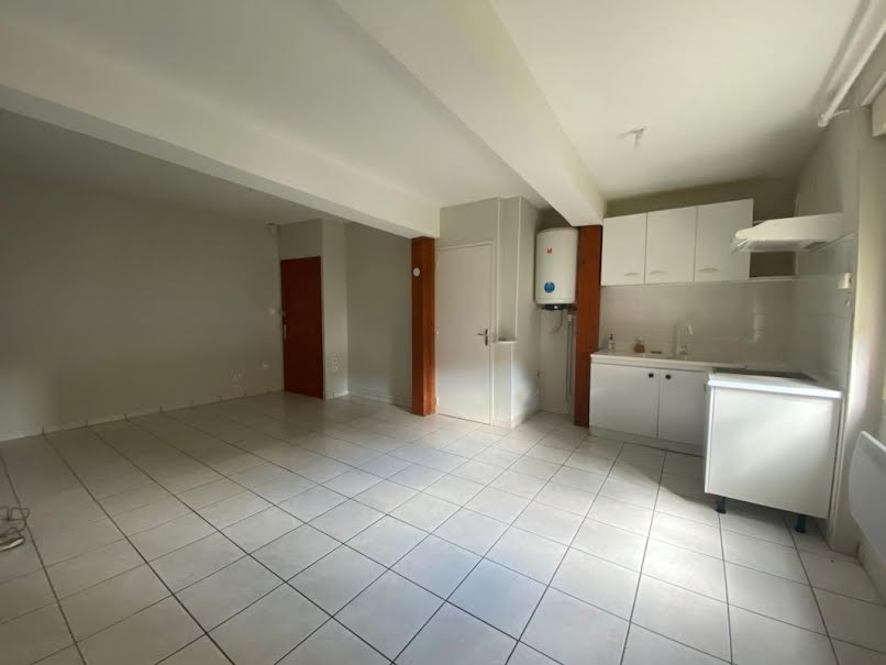 Location  appartement 2 pièces 43 m² à Caussade (82300), 460 €