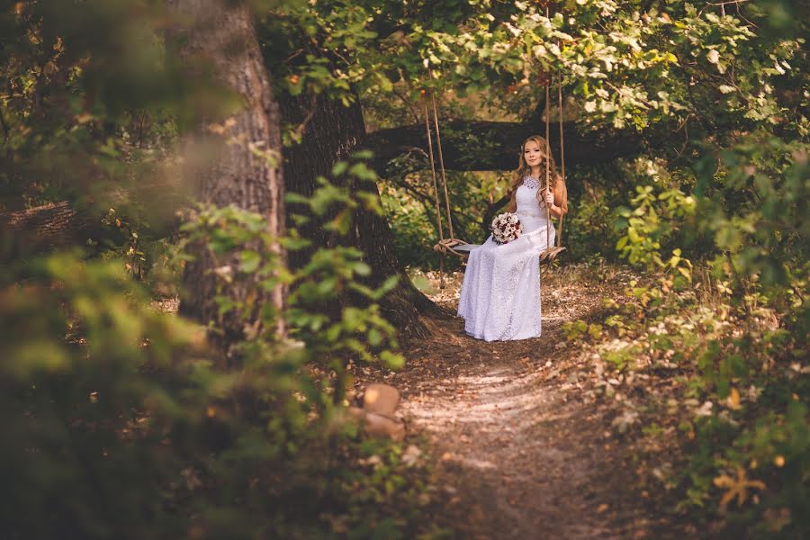 Fotógrafo de casamento Sergey Ustinkin (ustsinkikn). Foto de 1 de dezembro 2015