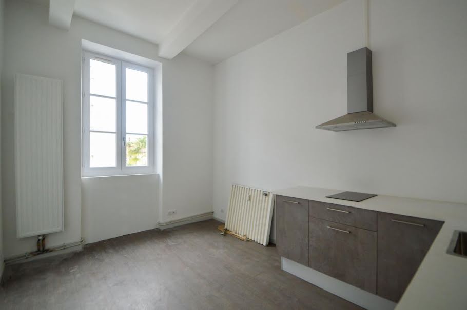 Location  appartement 1 pièce 17 m² à Pau (64000), 335 €