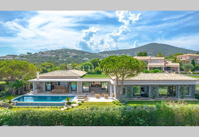 Villa avec piscine et terrasse