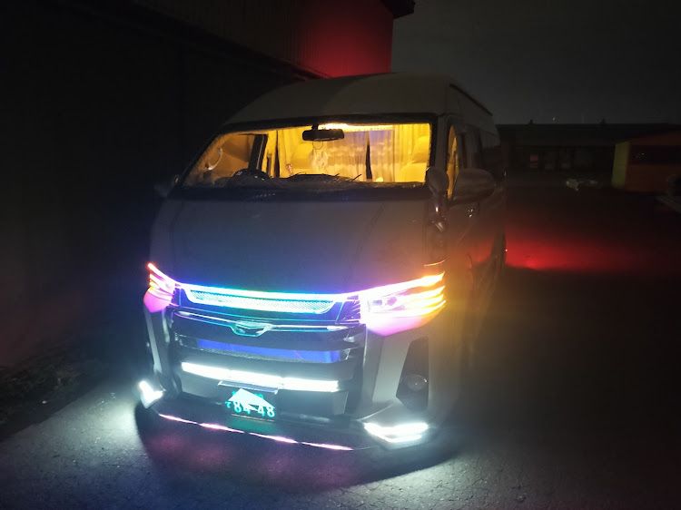 ハイエース スーパーロングのトヨタbB・ホンダN-BOX・夜の車内空間・箱車一座に関するカスタム事例の投稿画像2枚目