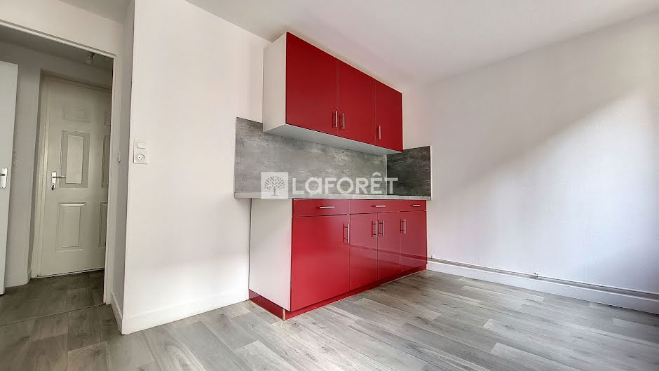 Location  appartement 4 pièces 83 m² à Elbeuf (76500), 590 €