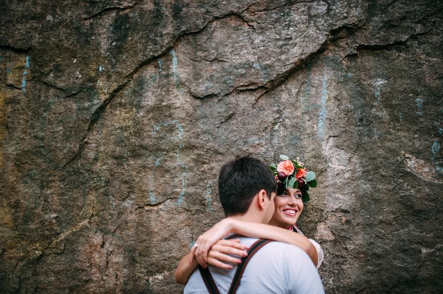 Fotógrafo de casamento Aleks Sukhomlin (twoheartsphoto). Foto de 10 de agosto 2015