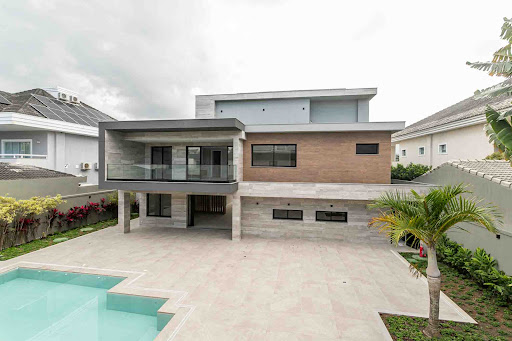 House with pool and garden 2