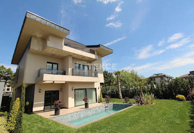 House with pool and terrace 2