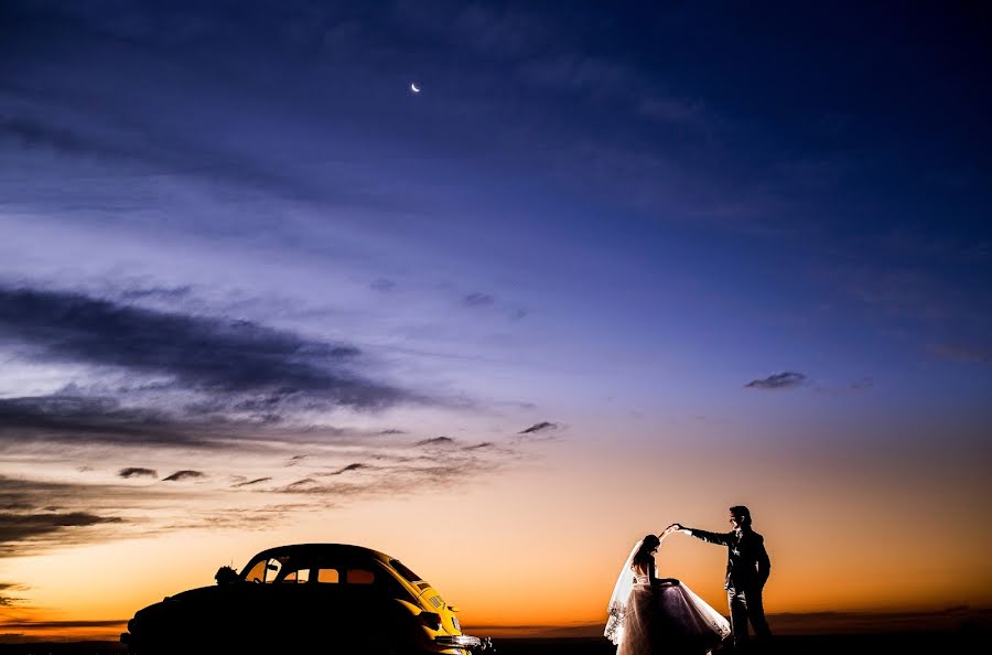 Fotografo di matrimoni Everton Vila (evertonvila). Foto del 16 maggio 2017