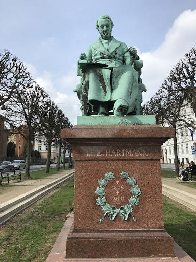 Statue af J.P.E. Hartmann