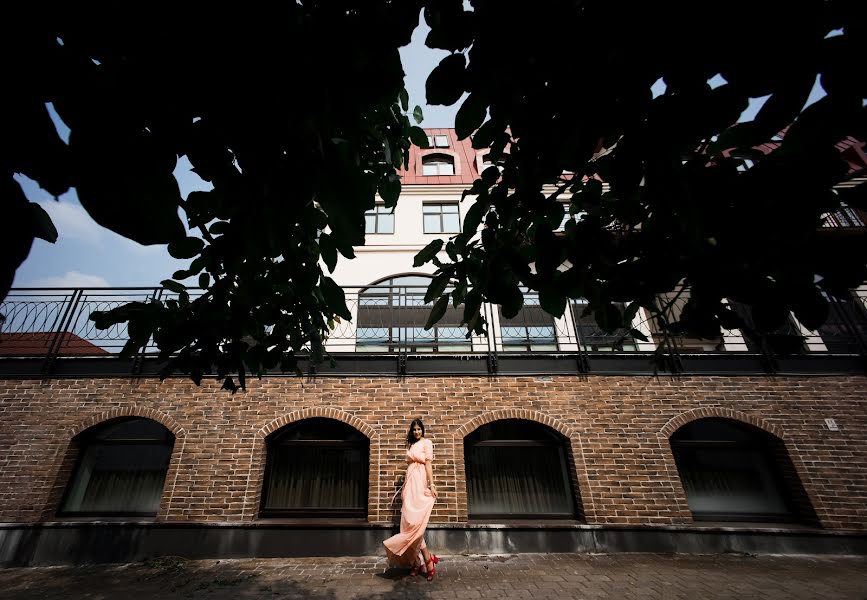 Fotógrafo de casamento Dmitriy Shumeev (wedmoment). Foto de 5 de setembro 2016