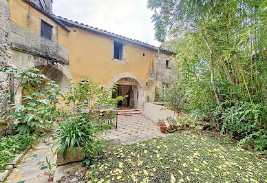 House with pool and terrace 8