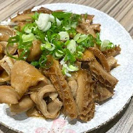 牛肉麵．雞湯(新信義店)