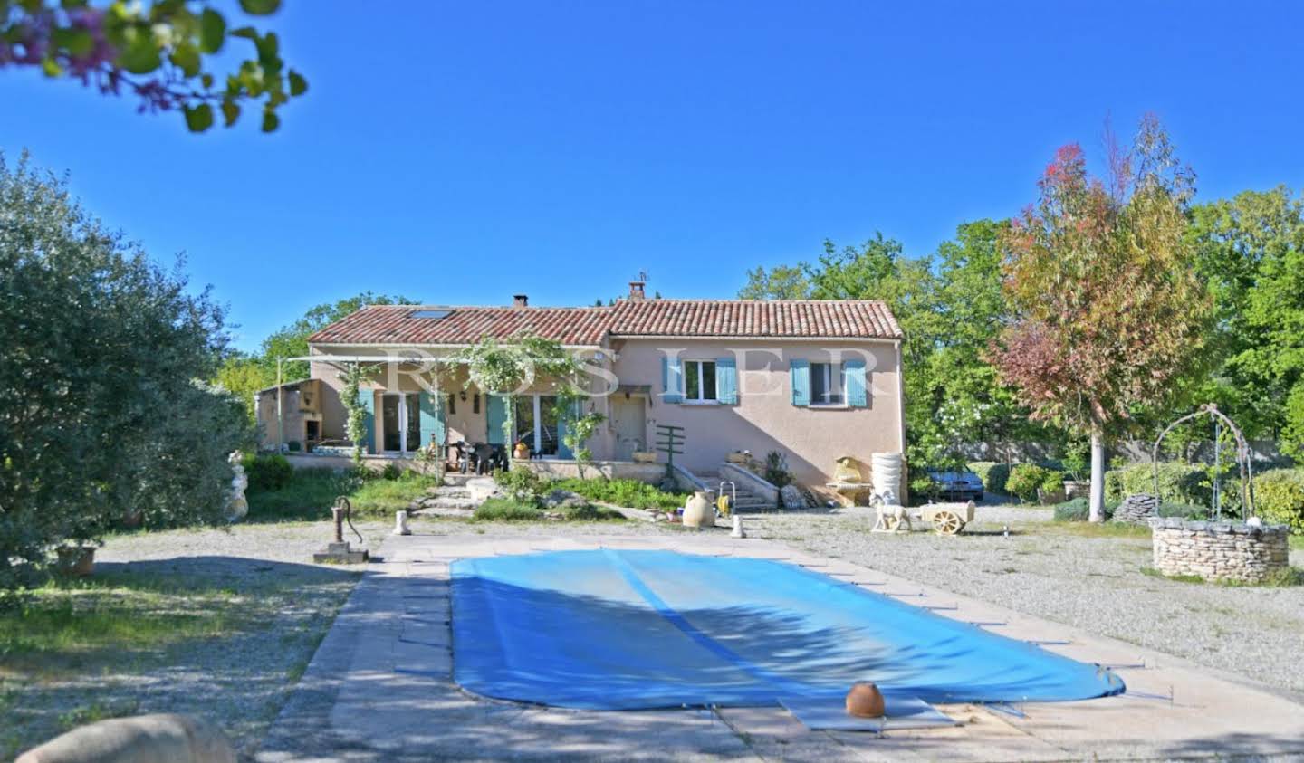 House with pool and terrace Lacoste