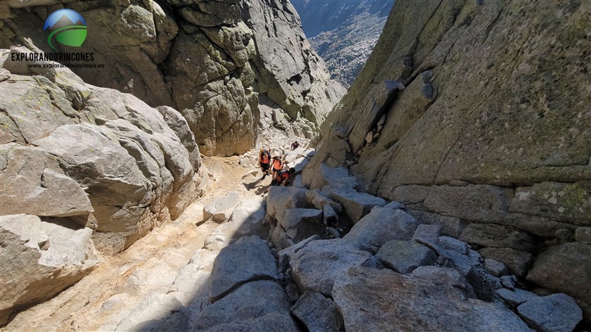 PICO ALMANZOR 2.591 con Niños desde la Plataforma de Gredos
