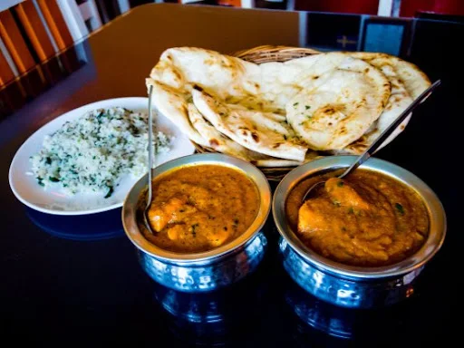 Karahi Paneer Dal Makhni Butter Naan Combo