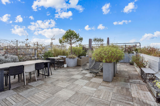 terrace with tables, chairs, and plants - Prestige apartment for sale in Paris 12ème, 6 rooms, 4 bedrooms