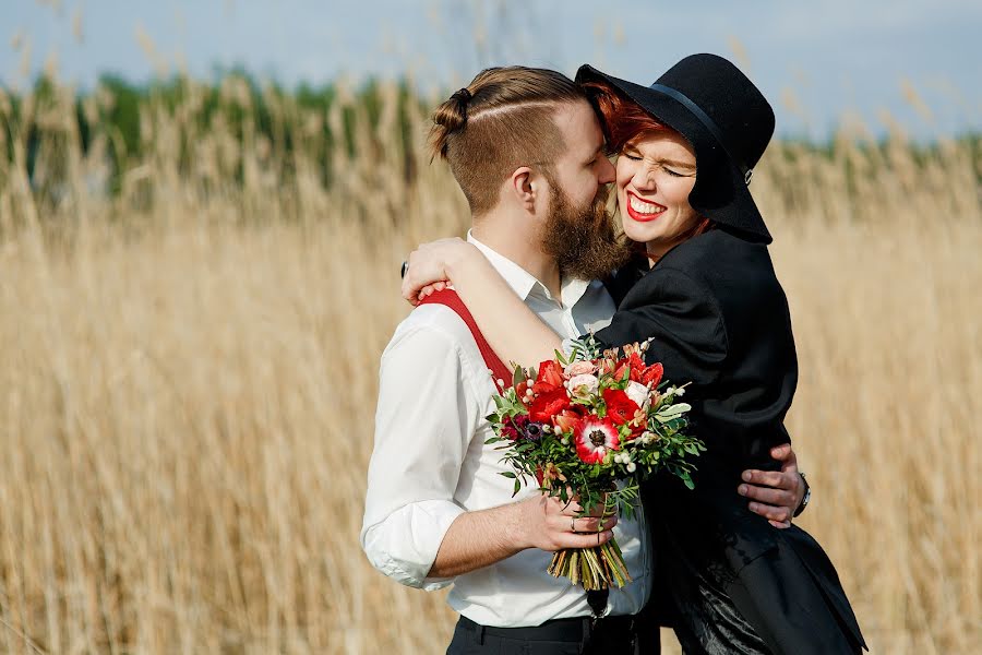 Fotógrafo de casamento Viktoriya Salikova (victoria001). Foto de 23 de junho 2017