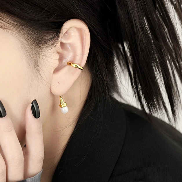 Cold Texture Freshwater Bead Long Earrings, adding a touch of elegance and freshness to your look, perfect for everyday 