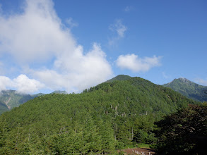 賽の河原（右に牛首山、奥に赤岳、左端は権現岳）