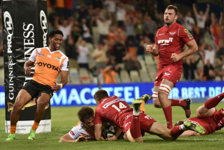 William Small-Smith of the Toyota Cheetahs scoring his try during the Guinness Pro14 match between Toyota Cheetahs and Scarlets at Toyota Stadium on December 02, 2017 in Bloemfontein, South Africa.