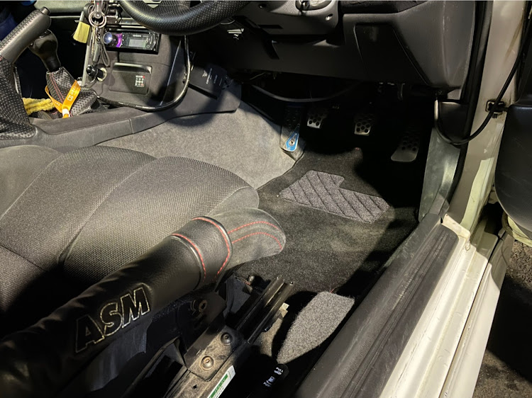スカイライン GT-Rのフロアマット・フロアマット専門店・FJ CRAFT・オーダーメイド・もちやスタヴィミーティングに関するカスタム事例の投稿画像4枚目