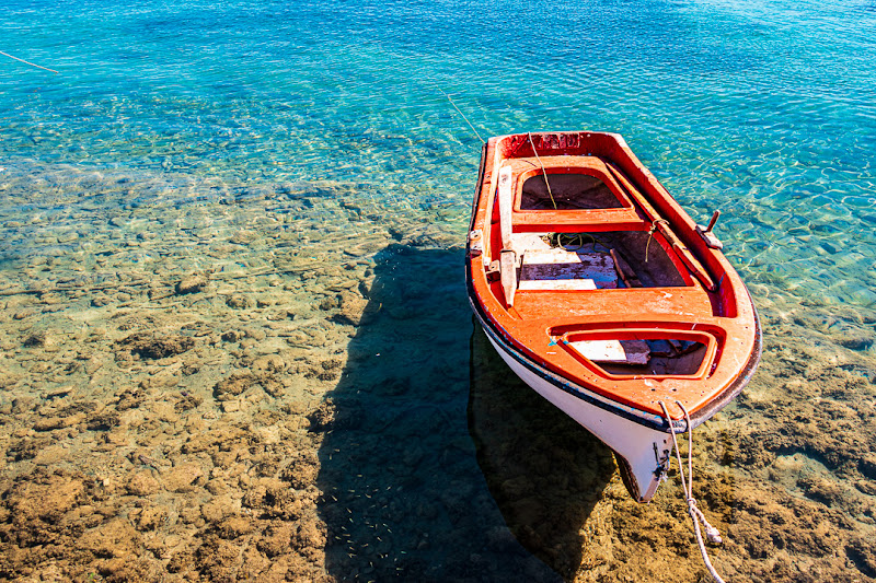 Sospesa nel mare di Fabrizio Lorenzetti