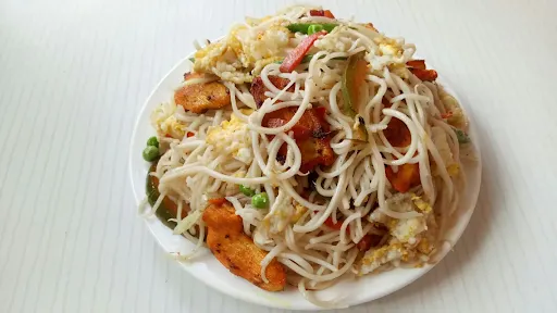 Egg Chicken Hakka Noodles