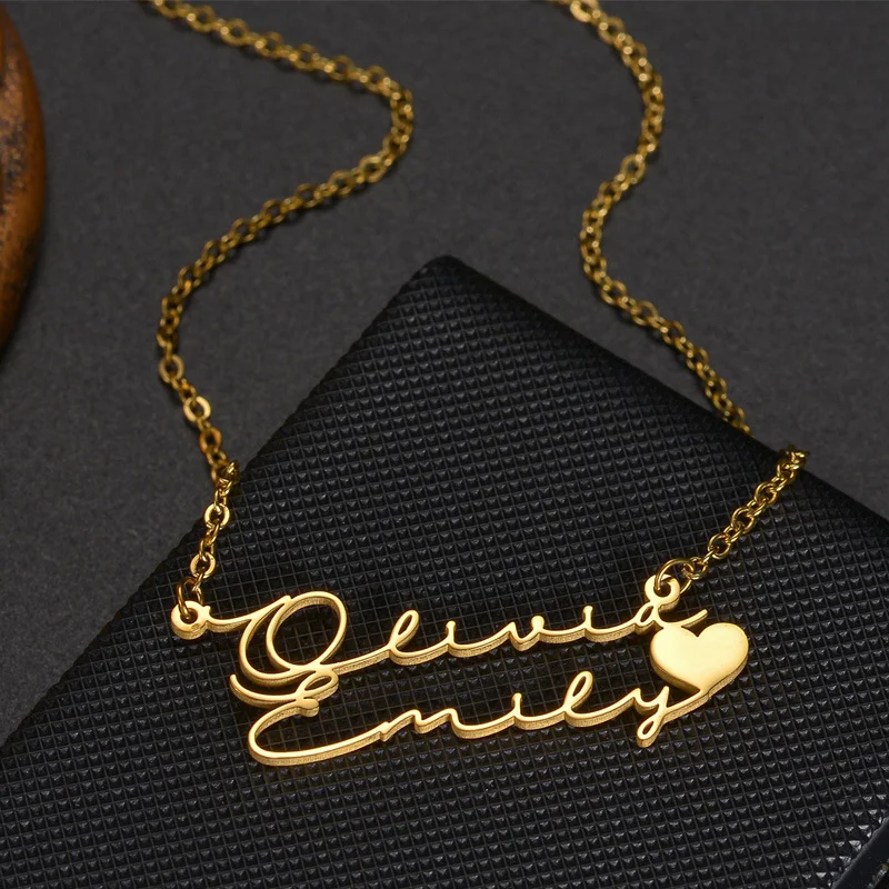 Collar con colgante de doble capa inglés de acero inoxidable ideal para un look elegante y duradero. Perfecto para regalo.