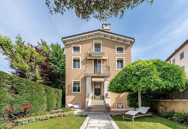 Villa with garden and terrace 3