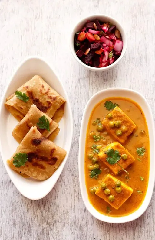 Matar Paneer With 4 Roti