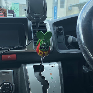 ハイエースバン TRH200V