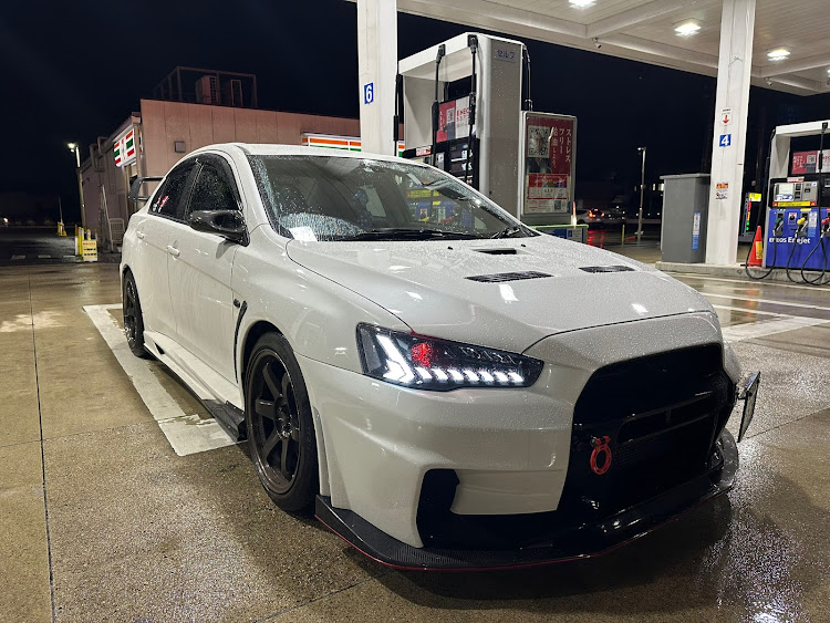 ランサーエボリューションのリアルカーボンミラー・ヘッドライト交換・車検に旅立ちました・車検もどしに関するカスタム事例の投稿画像3枚目