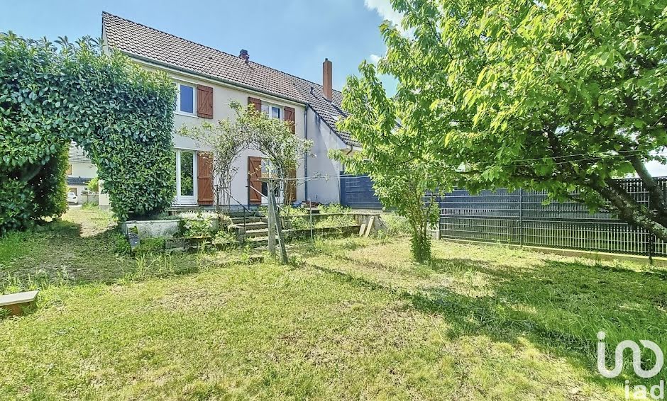 Vente maison 5 pièces 92 m² à Saint-Pourçain-sur-Sioule (03500), 120 000 €