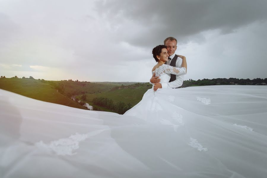 Fotógrafo de bodas Sergey Romanenko (romantik). Foto del 8 de septiembre 2017