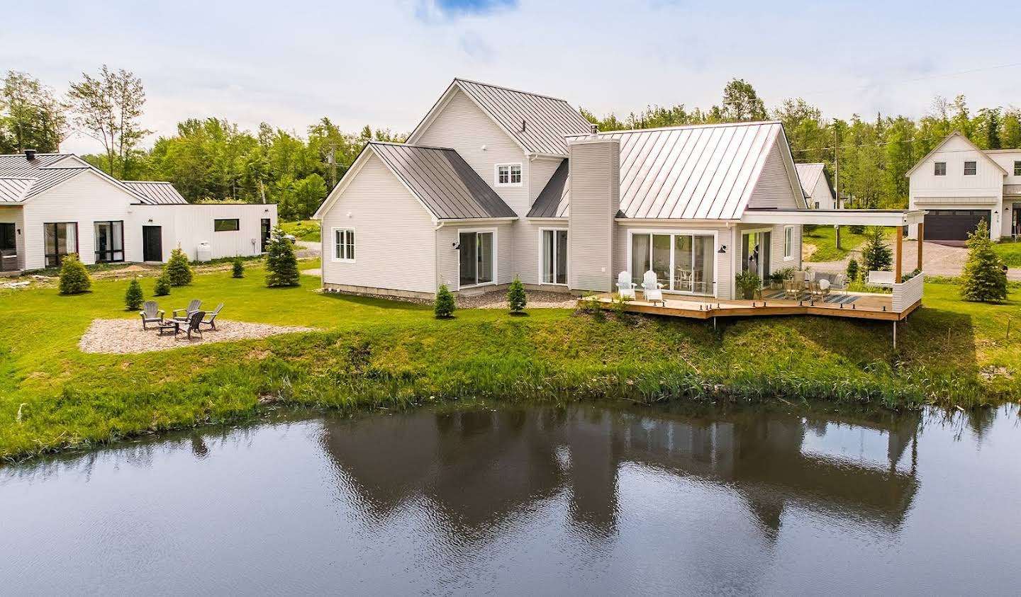 House with garden and terrace Lac-Brome