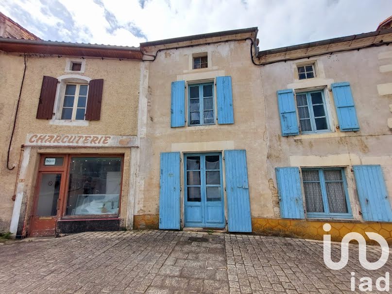 Vente maison 7 pièces 360 m² à Ruffec (16700), 95 000 €