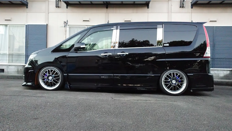 セレナの日産の日・真横・DIY・自作エアロに関するカスタム事例の投稿画像1枚目