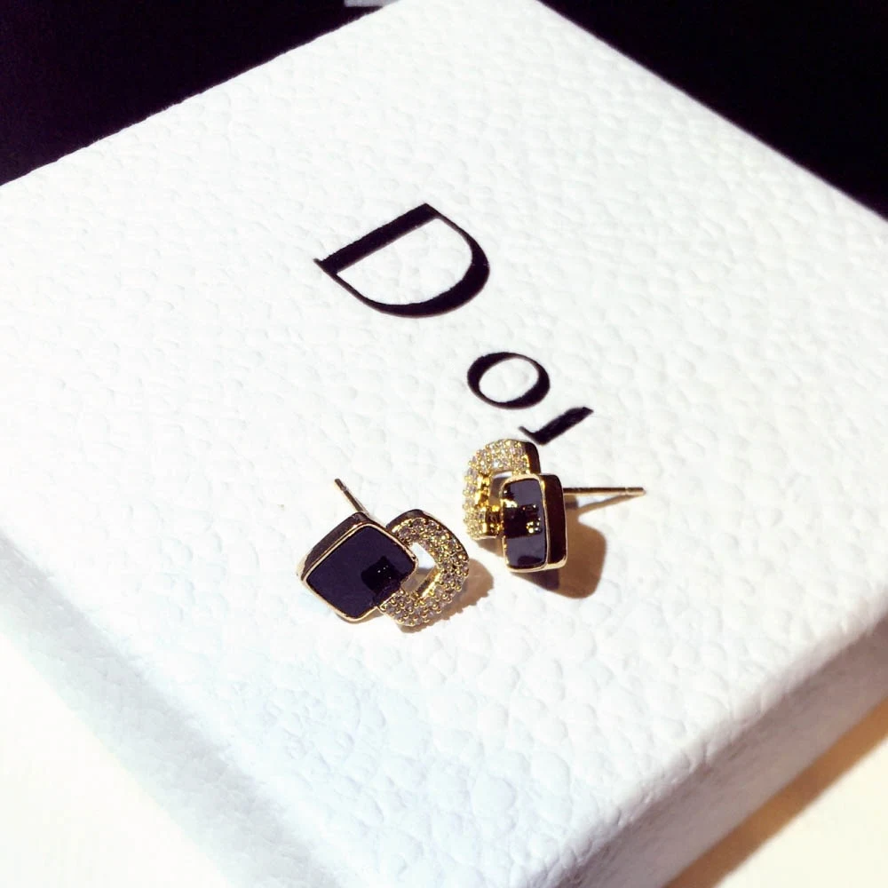 Title 11, Boucles doreilles design femme, accessoire de ...