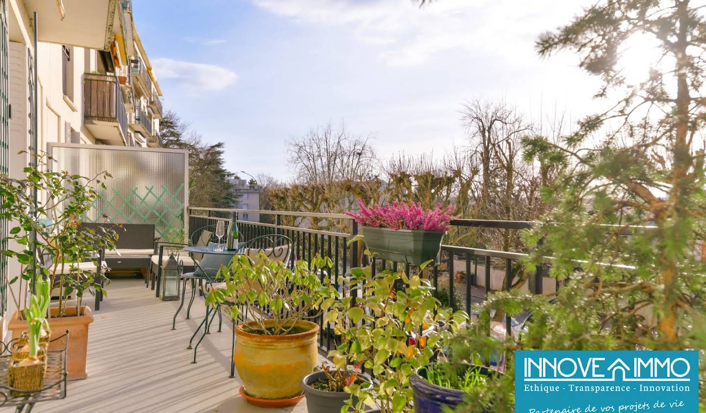 Apartment with terrace La Celle-Saint-Cloud