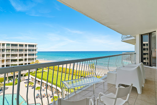 Apartment with pool 1