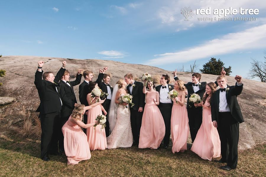 Wedding photographer Crystal Carson (redappletree). Photo of 12 April 2022