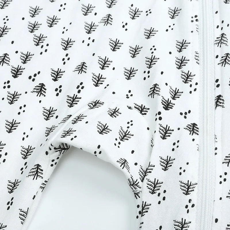 Kids Tales Baby Jumpsuit met Print — Modieuze en zachte jumpsuit voor baby's. Ademend ontwerp voor optimaal comfort tijdens het spelen en ontdekken.