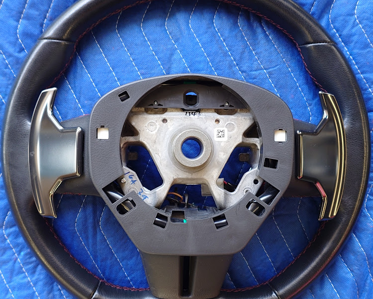 スカイラインのスレートグレー・400R・ハンドル交換・エアバッグ・カーボンに関するカスタム事例の投稿画像7枚目