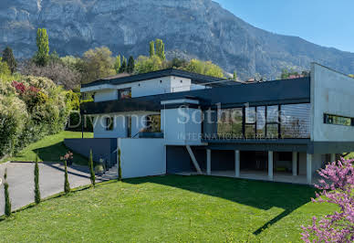 Maison avec piscine et terrasse 3