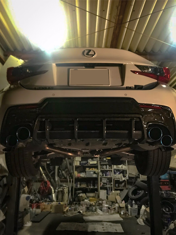 RC Fの洗車・エアロ取付・足回り強化・ガソスタ映えに関するカスタム事例の投稿画像5枚目