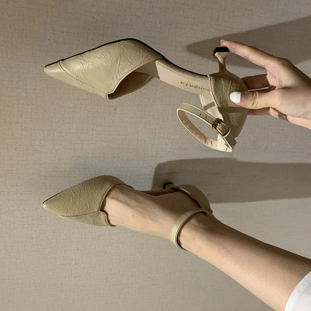 Title 6, Nouvelles chaussures à talon moyen avec boucle ...