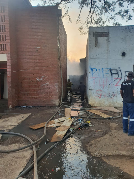 A fire ravaged multiple shacks at Koos de la Rey informal settlement in Pretoria North on Thursday, displacing about 350 residents.