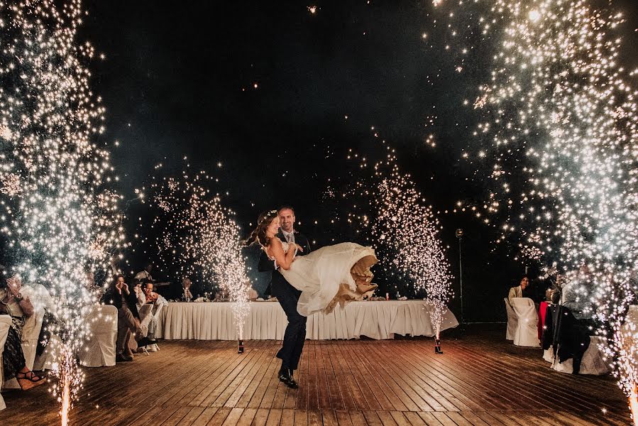 Wedding photographer Nikos Roussis (roussis). Photo of 13 January 2021