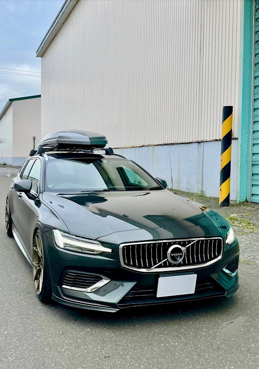 V60のPHEV・ドレスアップ・ヨーロピアン・ルーフボックスに関するカスタム事例の投稿画像1枚目