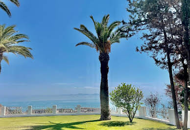 Villa avec piscine et terrasse 2