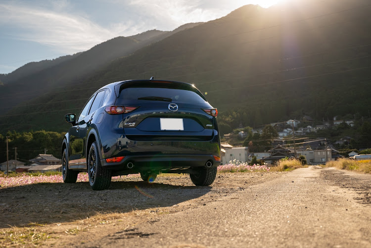 CX-5のディープクリスタルブルーマイカ・CX-5・ドライブに関するカスタム事例の投稿画像1枚目
